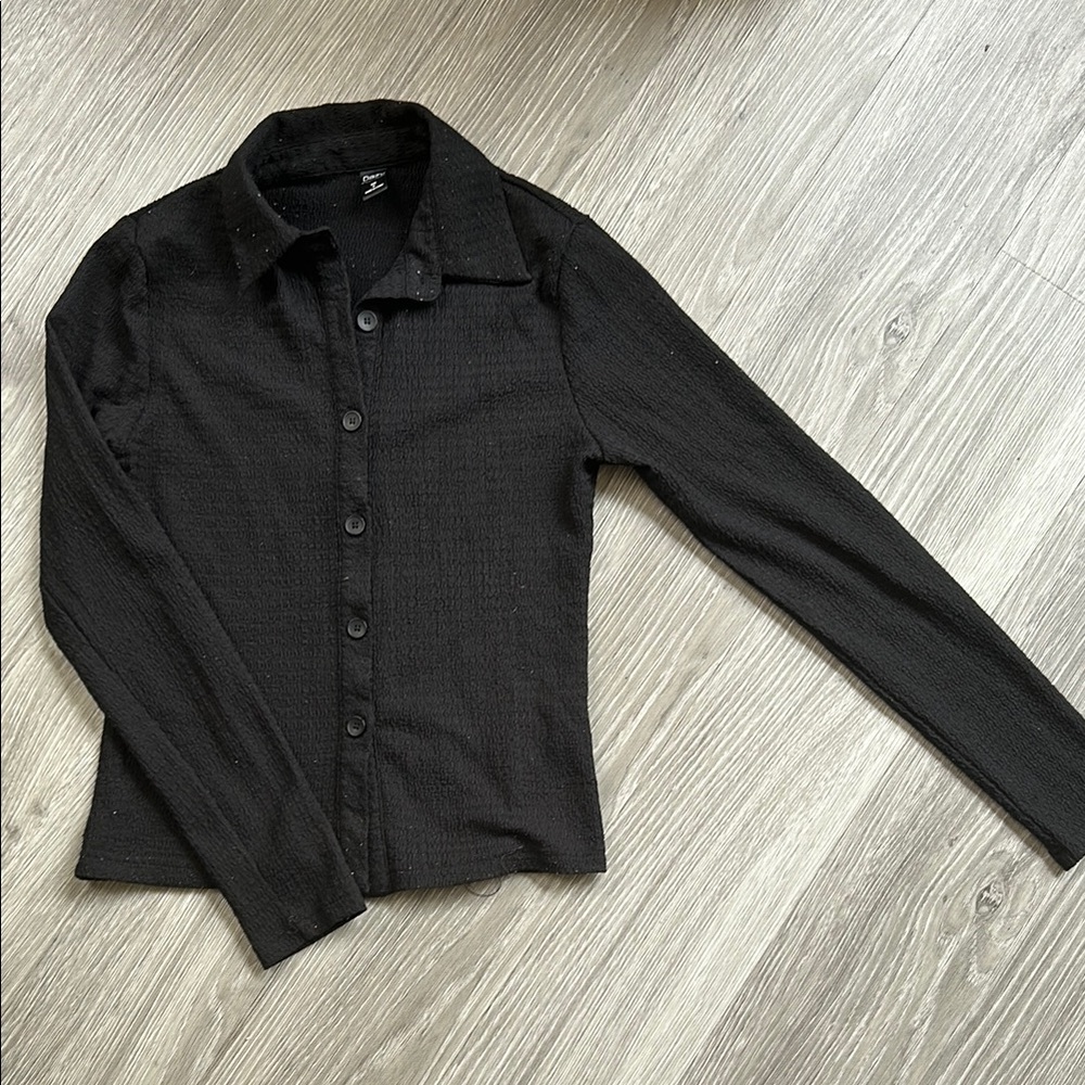 👚3/$20👚 Textured Long- Sleeve Collared Button-Down